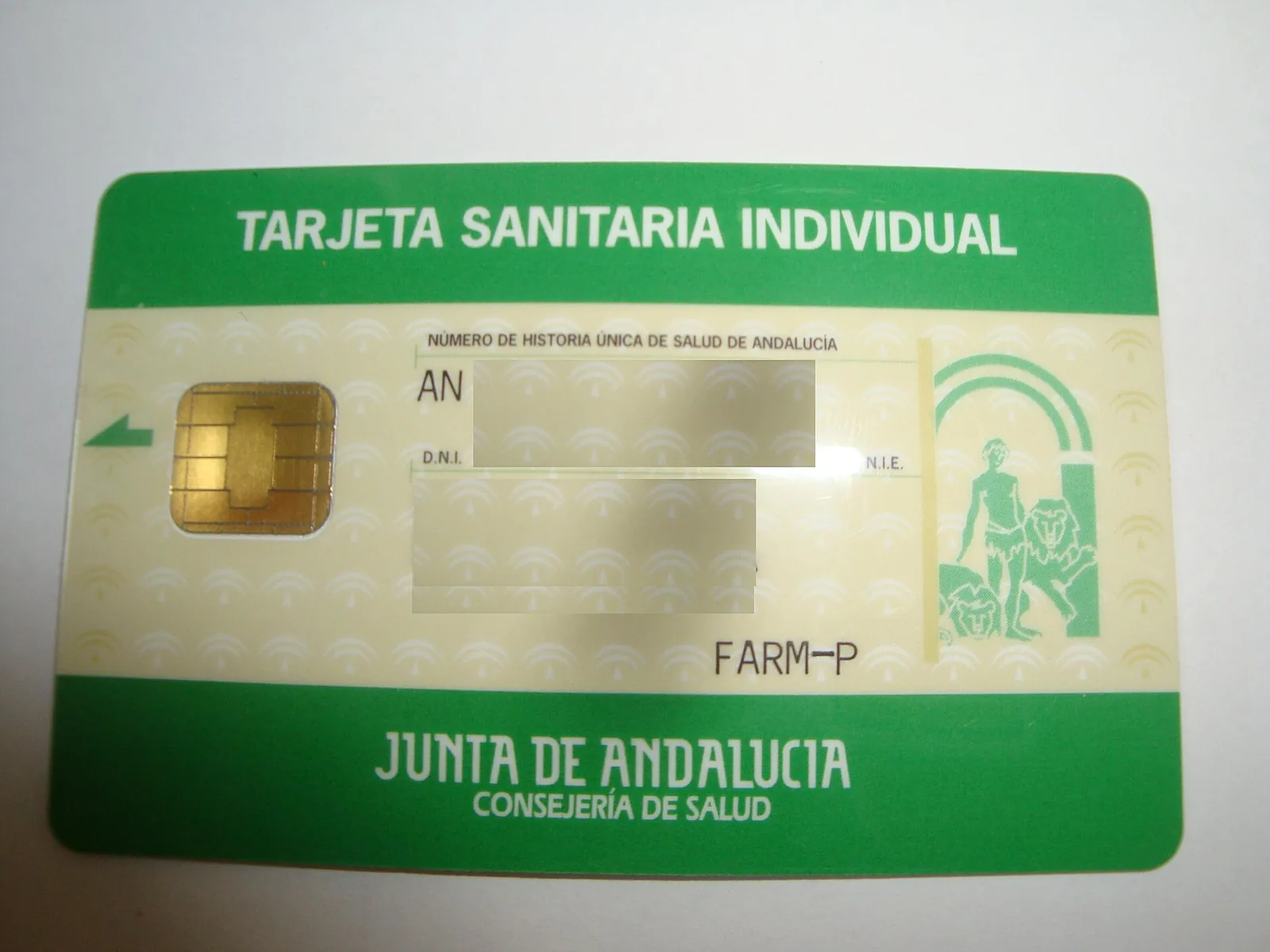 ¿Puedo pedir la tarjeta sanitaria si estoy en situación irregular? Lo que pide cada comunidad